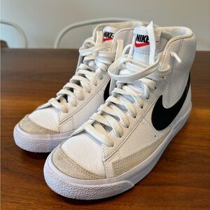 Nike Kids' Grade School Blazer Mid '77 Shoes
Color: White/Black